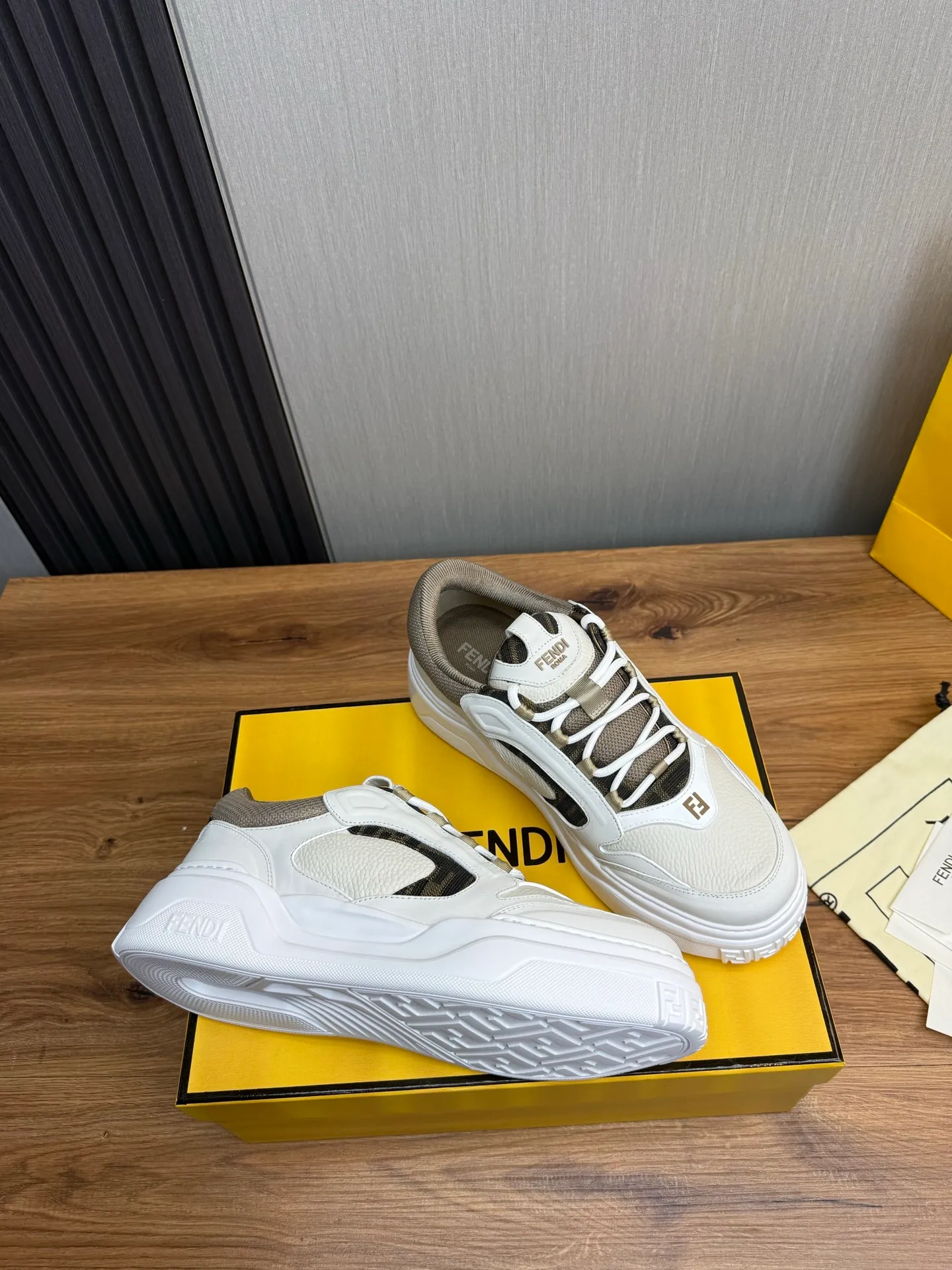 Men's shoes 💰780💰 Fendi (FENDI) men's model official website 1:1 replica ⬆️ The latest hot sale 🔥Original cowhide stitching - Comfortable mesh lining Original outsole ✅Ready stock 38-45 (38.45 non-refundable)